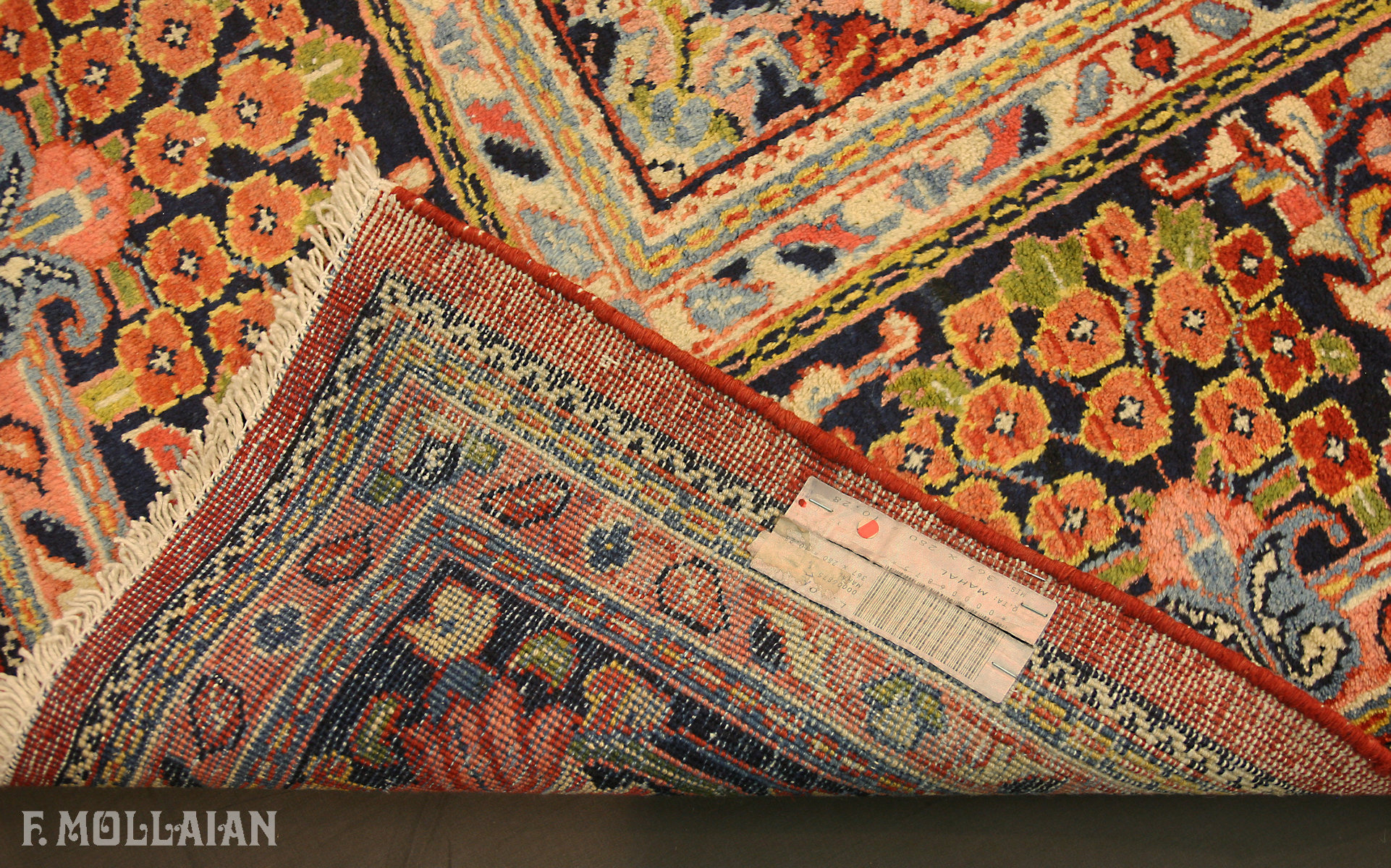 A Decorative Persian Mahal Saruk Carpet n: 6875