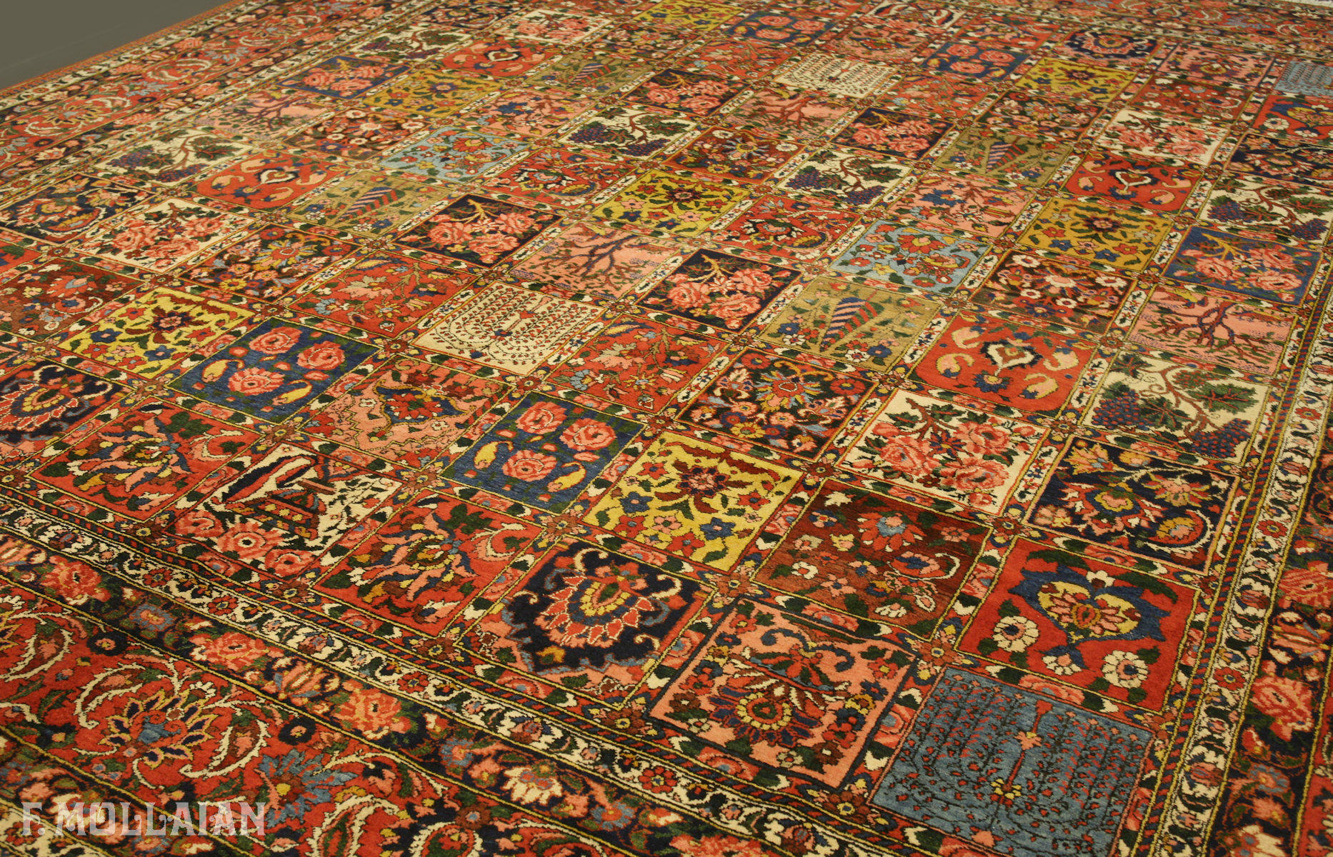 Semi-Antique Persian Bakhtiari Carpet n°:22474241
