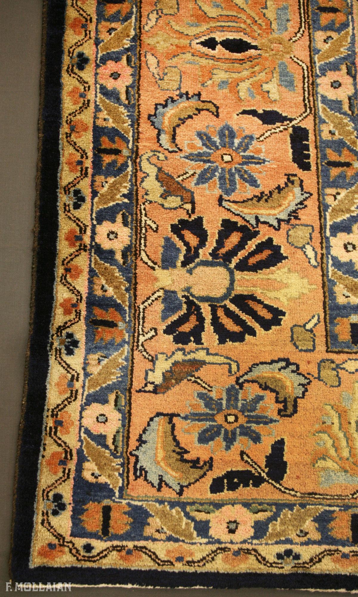 Antique Persian Lilian Carpet n°:23954863