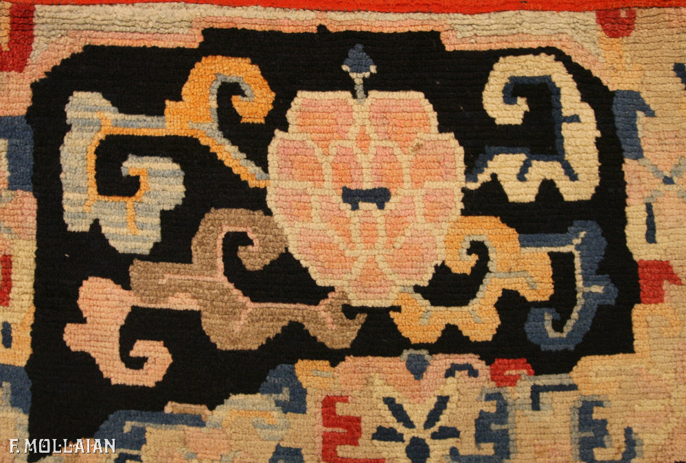 Antique Tibetan Rug n°:93124570