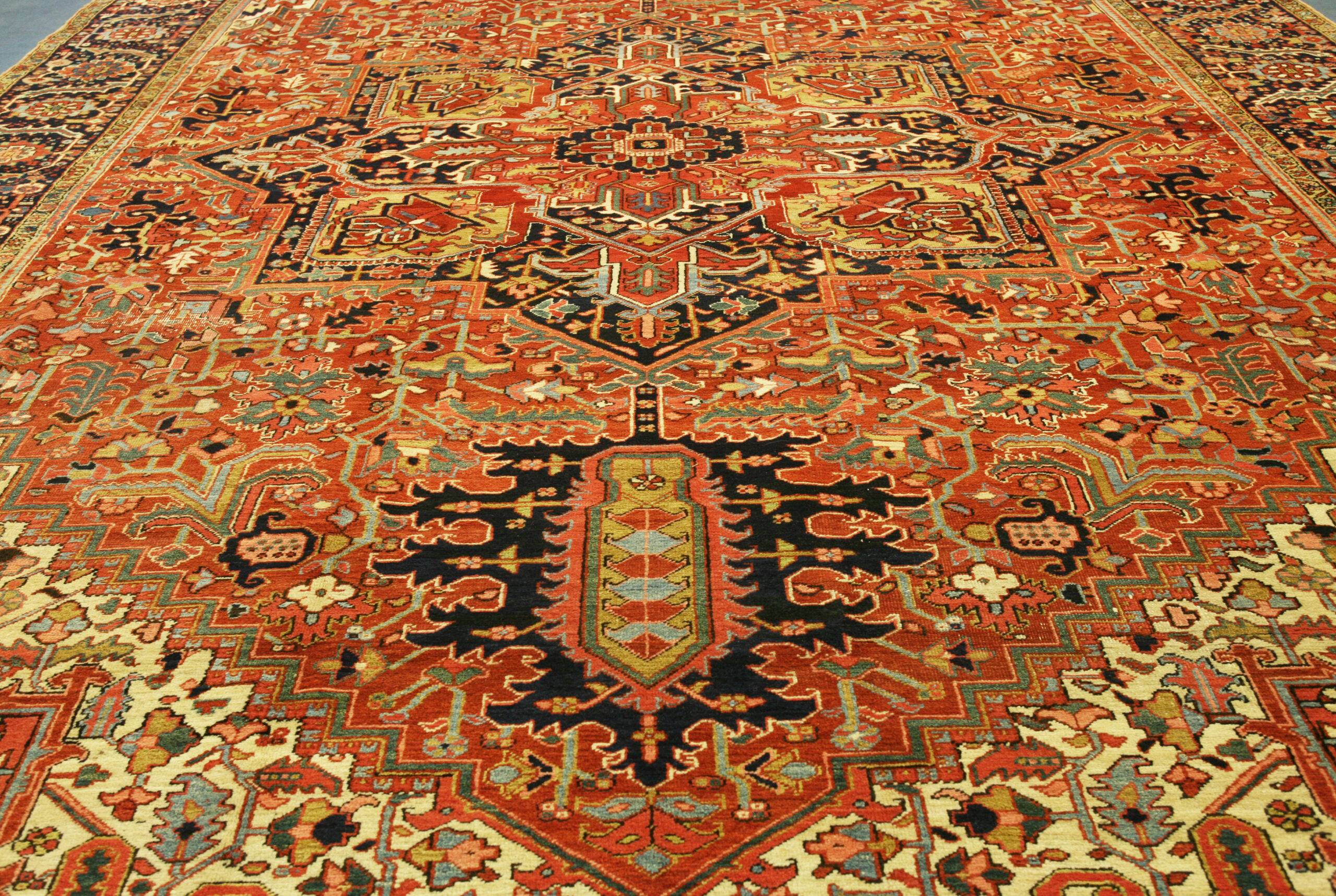 Antique Persian Heriz Carpet n°:71942323