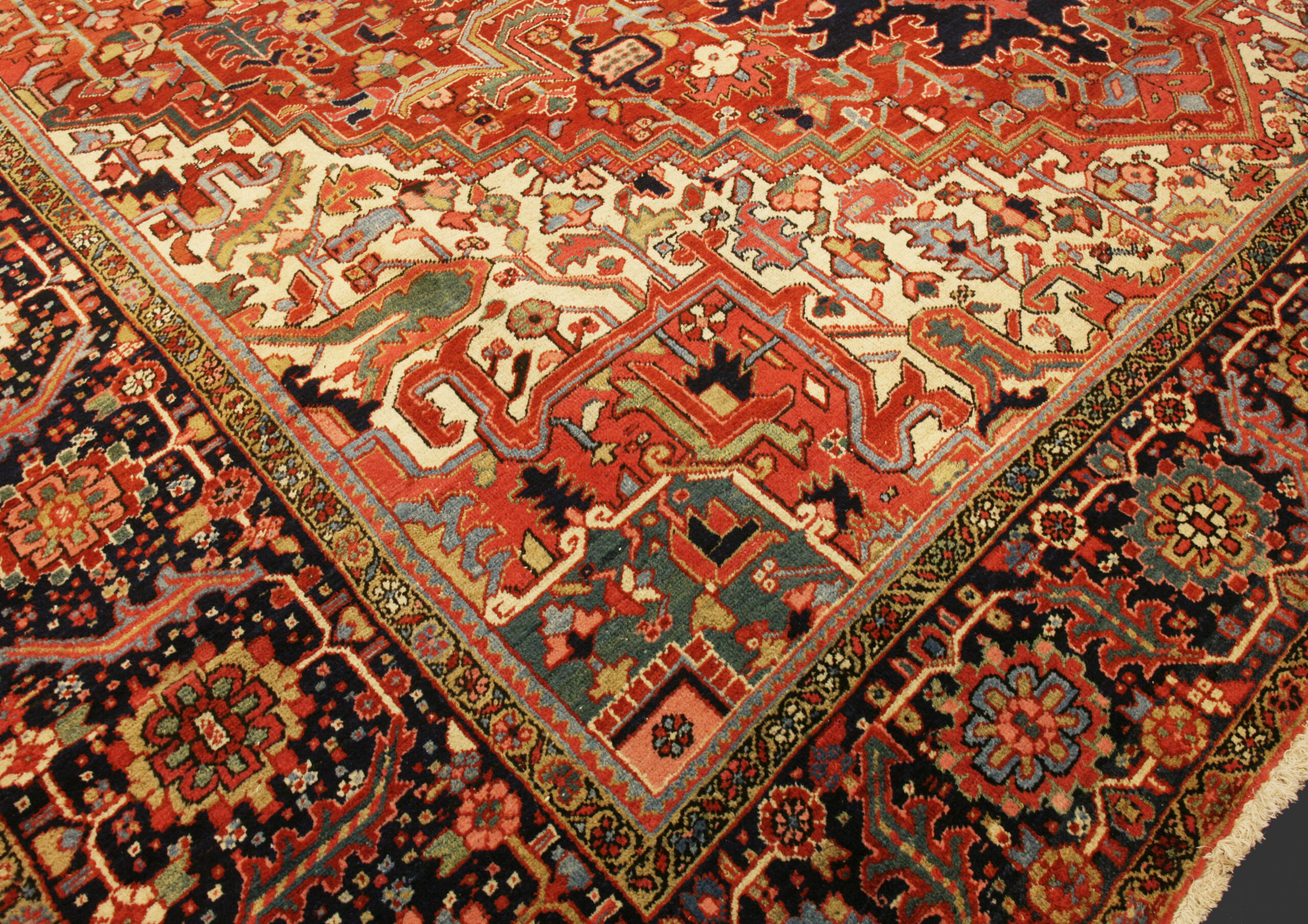 Antique Persian Heriz Carpet n°:71942323