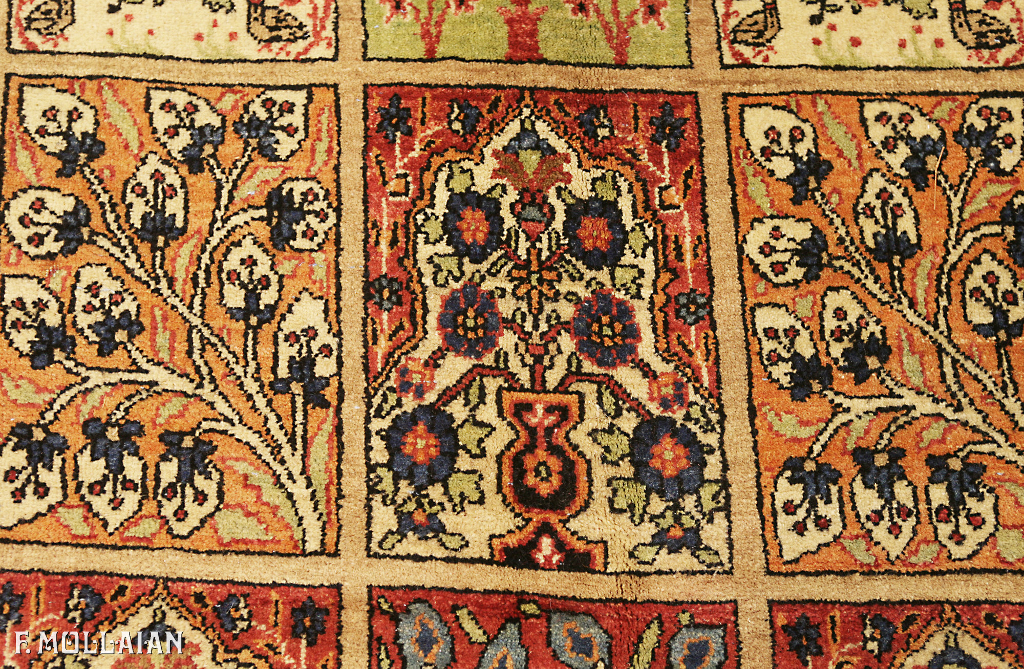 Antique Persian Isfahan Carpet n°:72609780