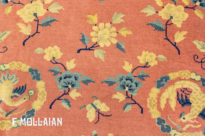 Antiker chinesischer Peking-Nichols-Teppich mit rosa Hintergrund und Drachen im Medaillon Nr.: 9254