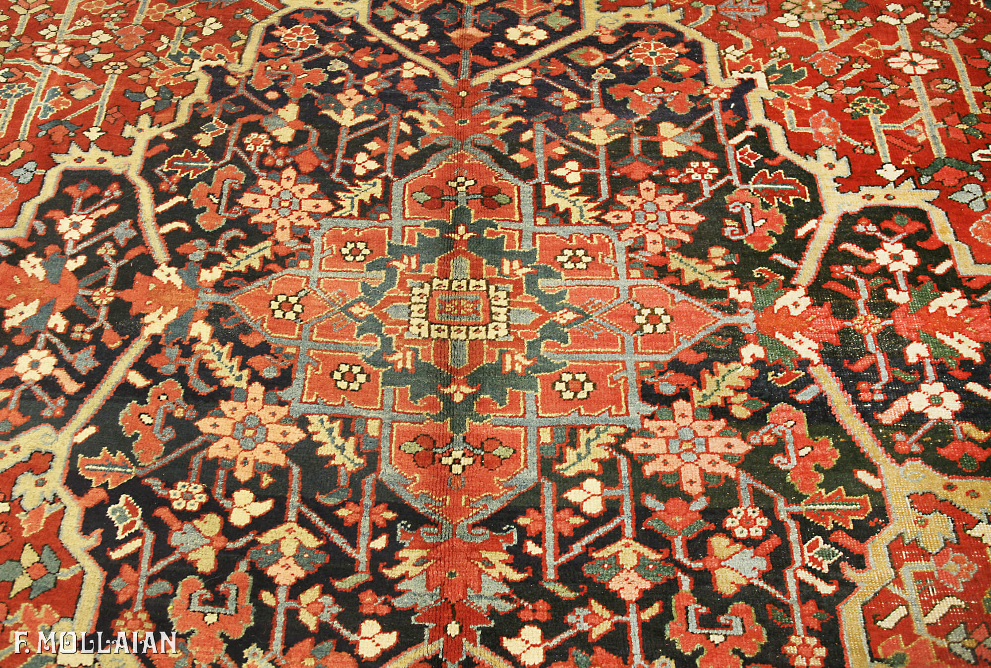 Antique Persian Heriz Rug n°:97080710