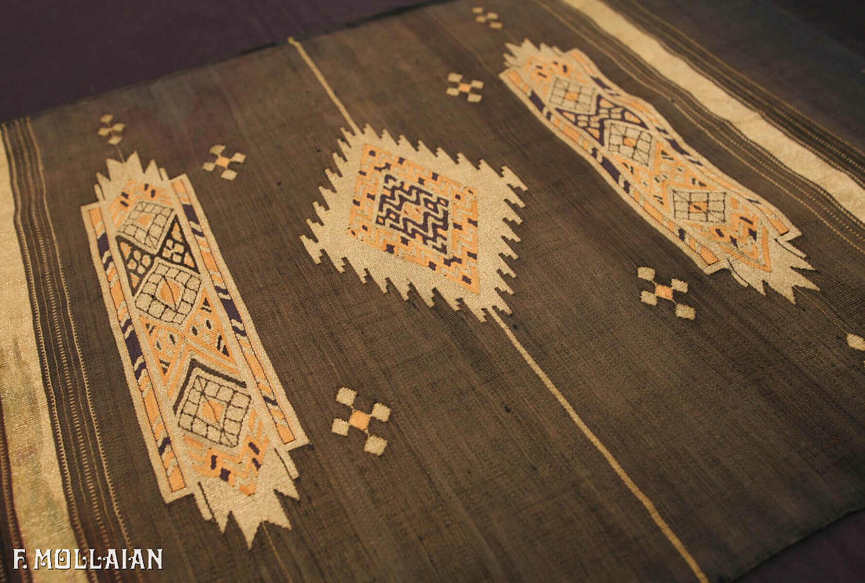 Textile Antique, Syrie, orné de fils de soie et de métal n°:32035919