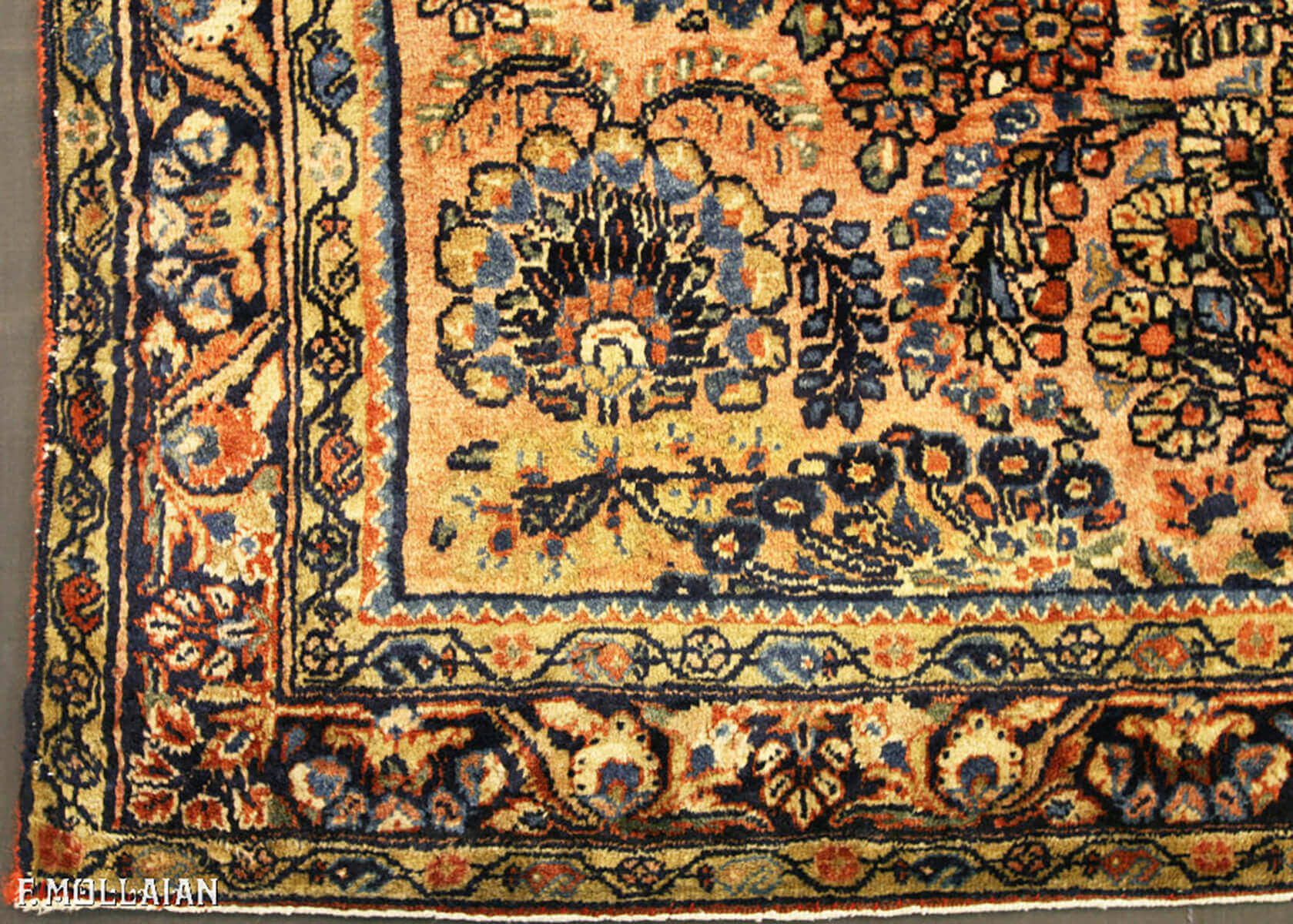 Antique Persian Saruk Rug n°:51934444