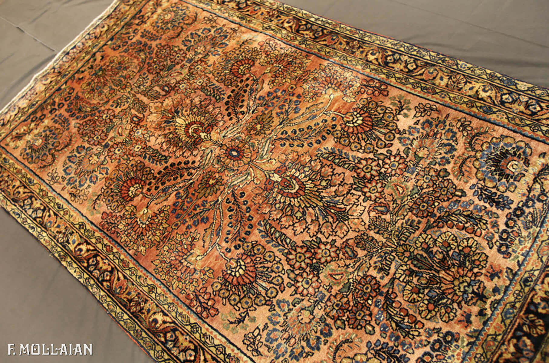 Antique Persian Saruk Rug n°:51934444